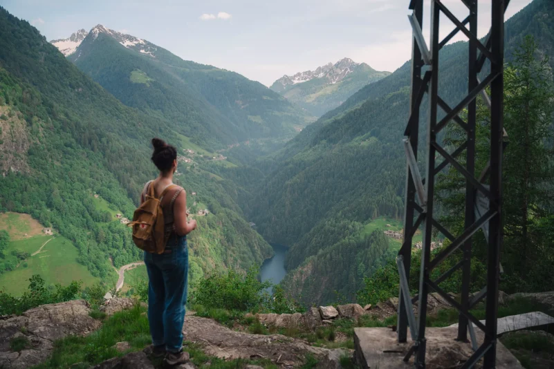 Raggiungiamo la croce in 30 minuti e la vista &egrave; cos&igrave; appagante