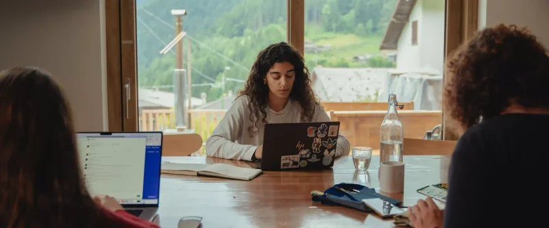 AnyConv.com__scrivania con vista